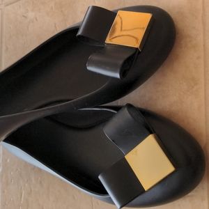 Womens MELISSA black w/ gold bow center rubber ballet flats sz. 9 (EU 40)